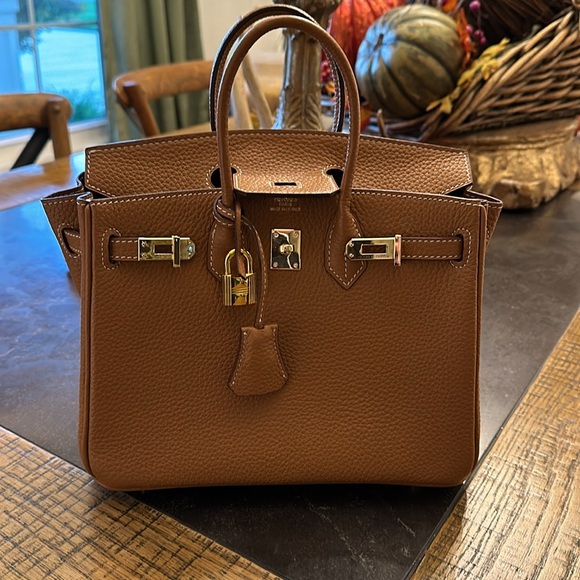 Beautiful Camel Leather Handbag. - Picture 2 of 7